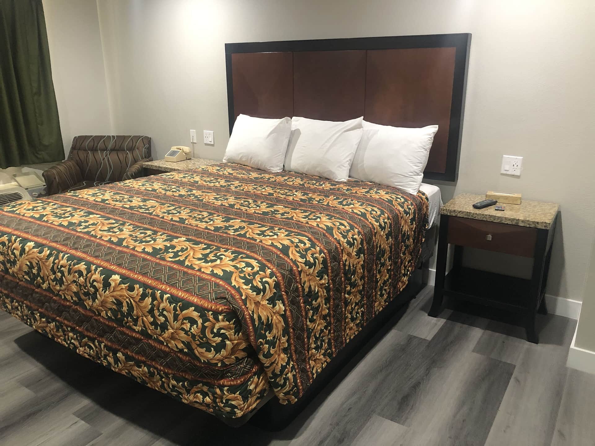Economy Inn - Ontario