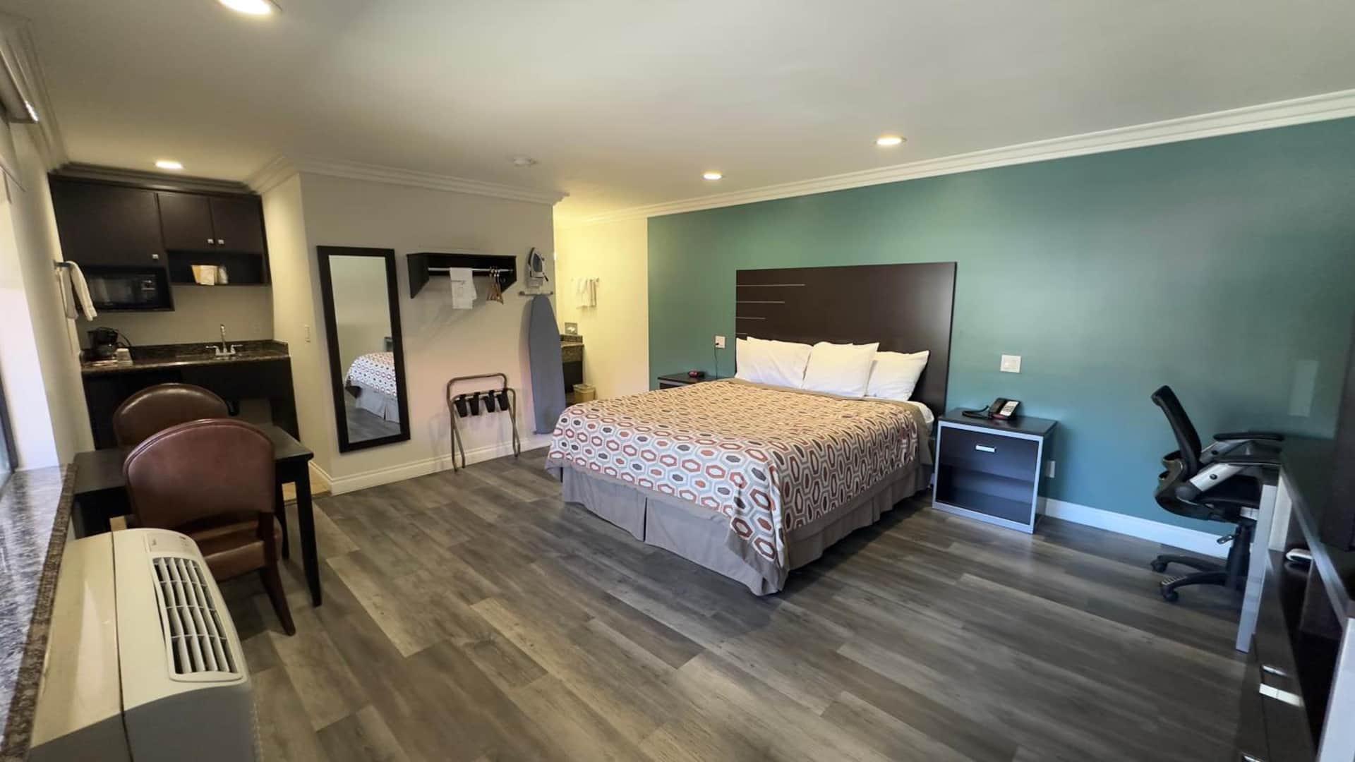Garden Inn & Suites