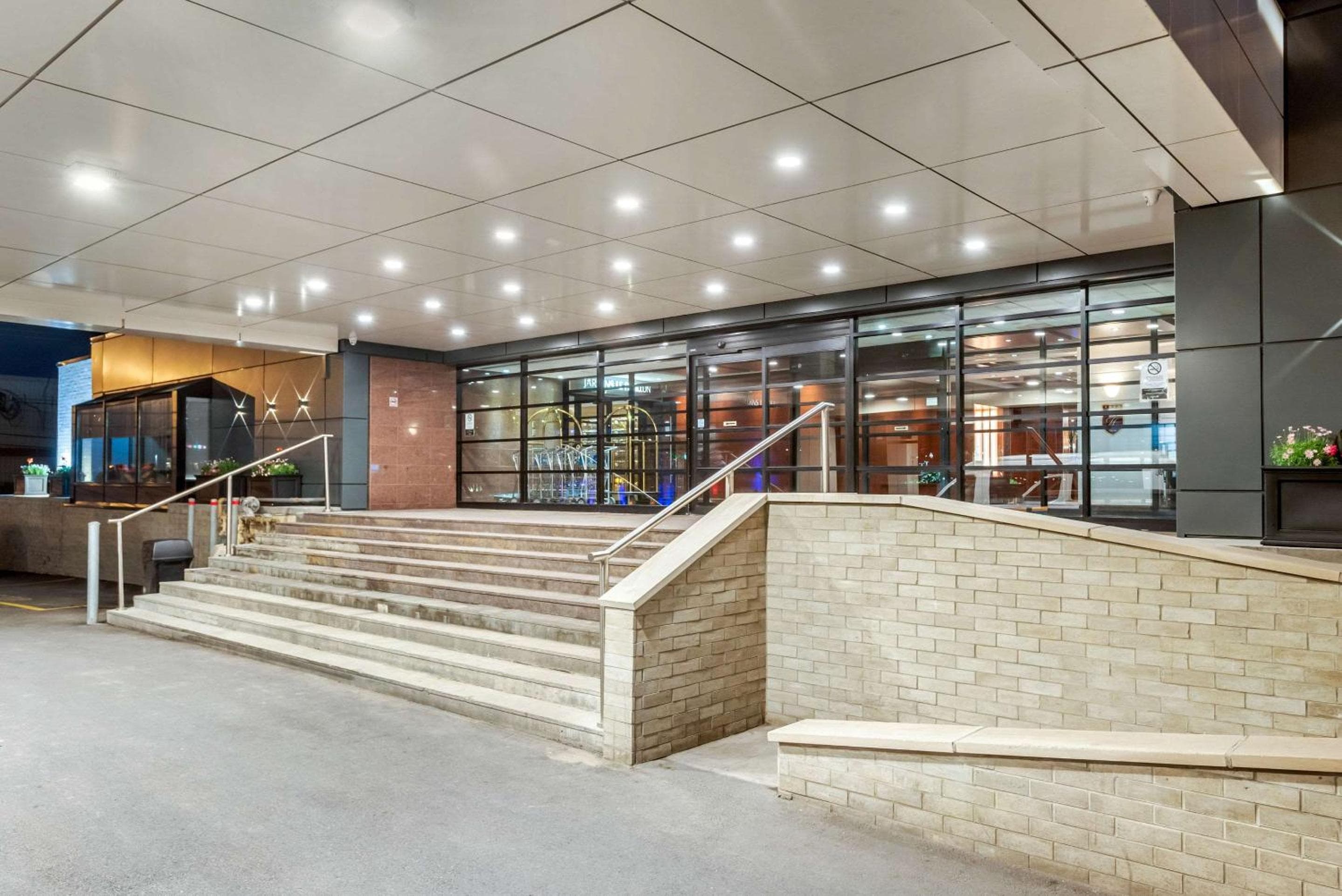 Quality Hotel Dorval