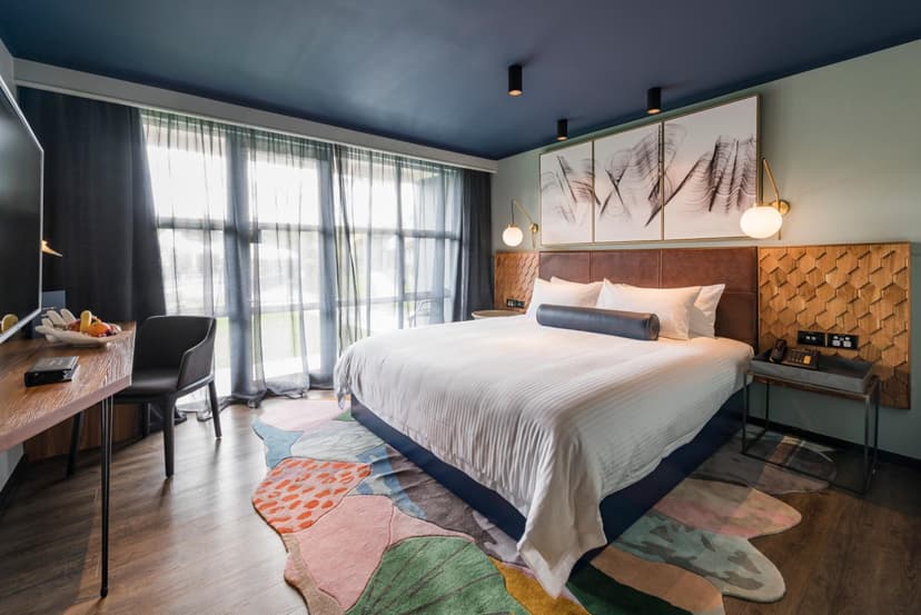 Naumi Auckland Airport