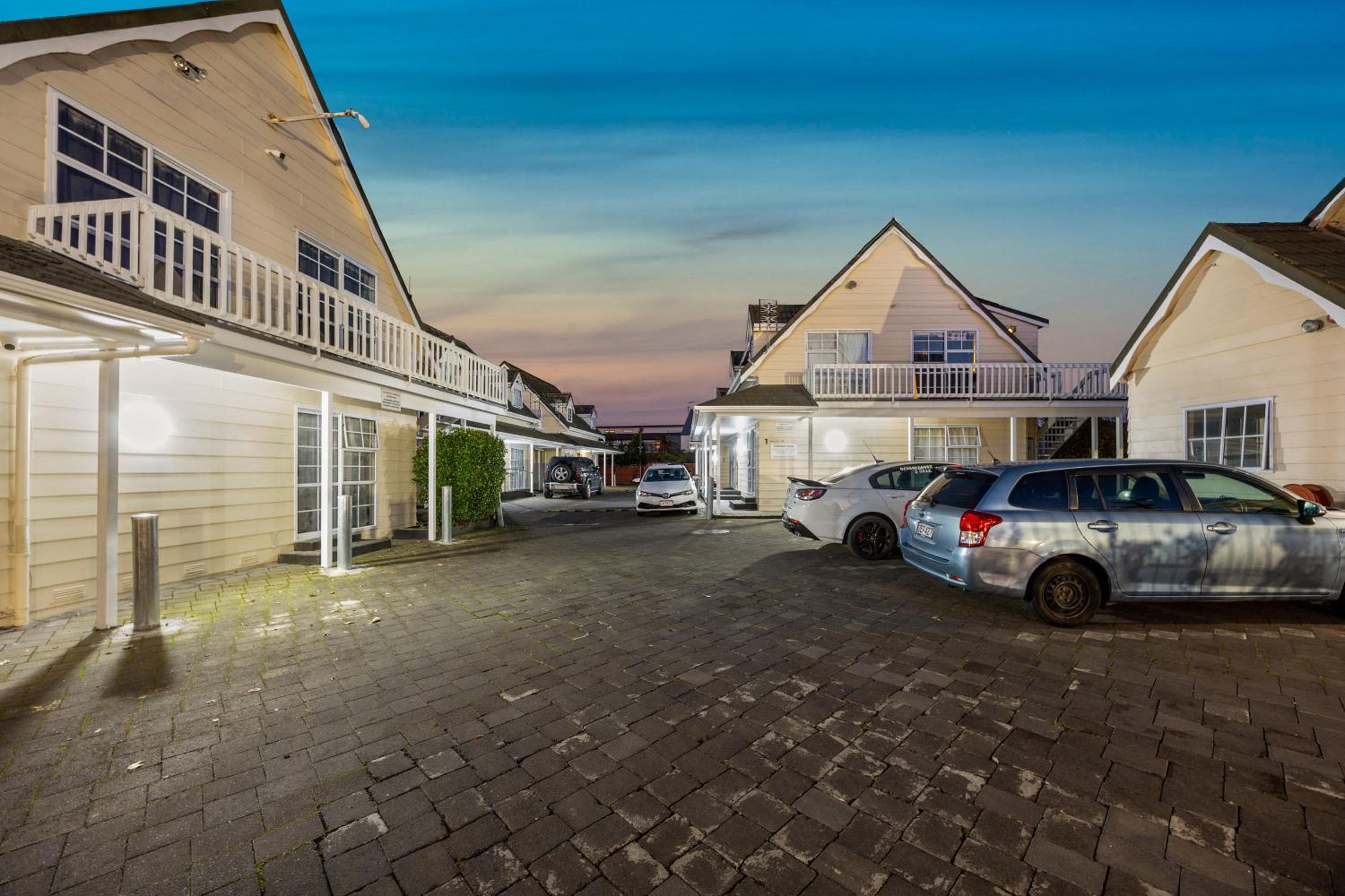 Aroha Motel & Apartments