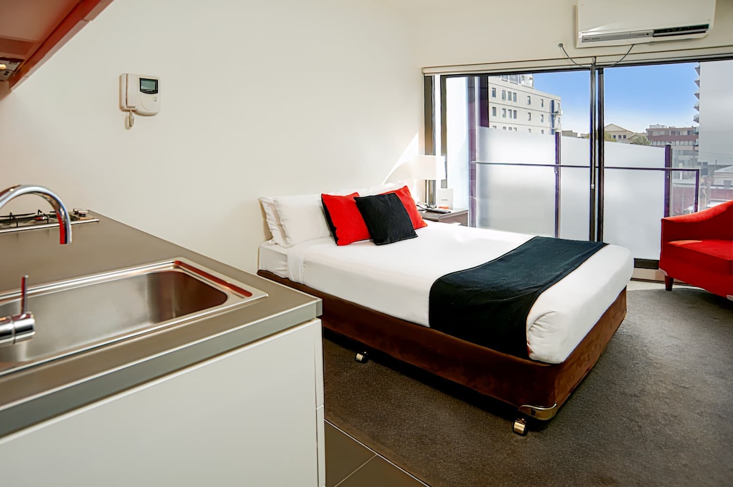 City Edge on Elizabeth Apartment Hotel