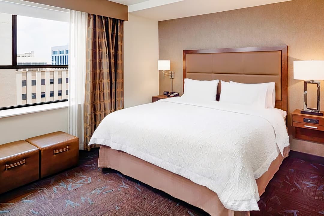 Hampton Inn & Suites Dallas Downtown