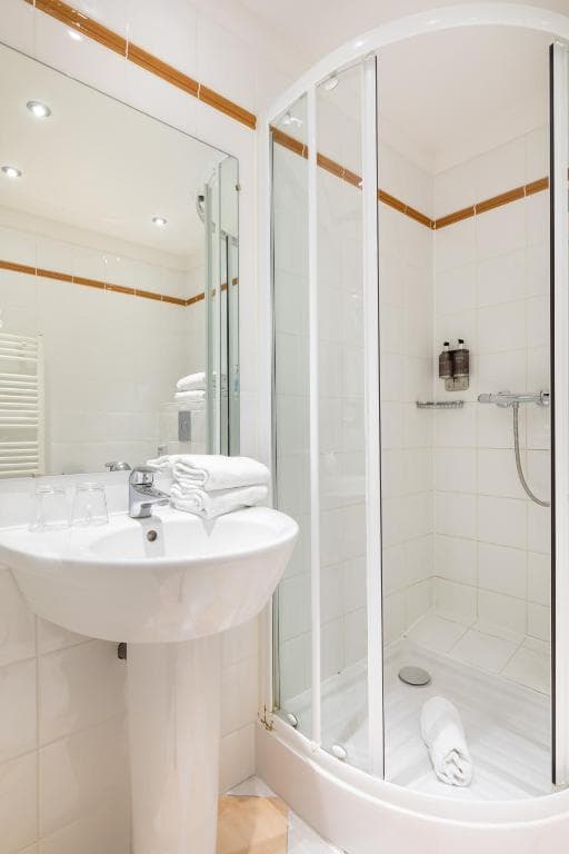 Hôtel Charlemagne by HappyCulture