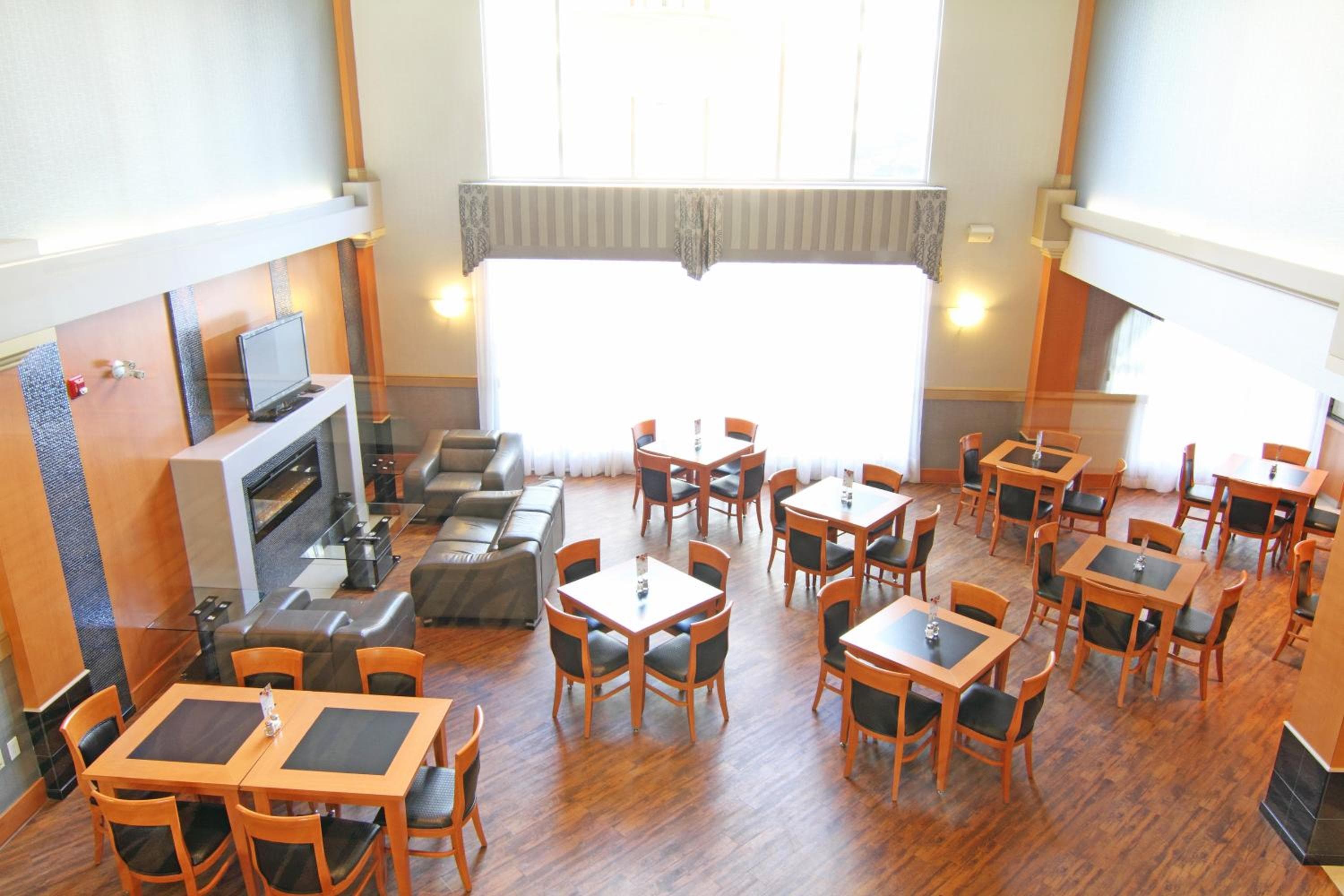 Holiday Inn Express & Suites, Calgary South McLeod Trail