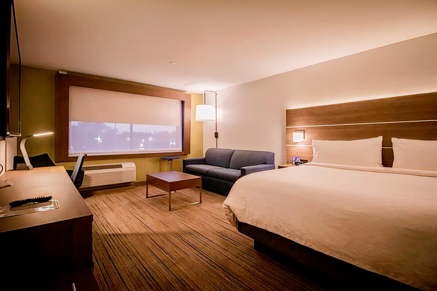 Holiday Inn Express & Suites - Boston South - Randolph