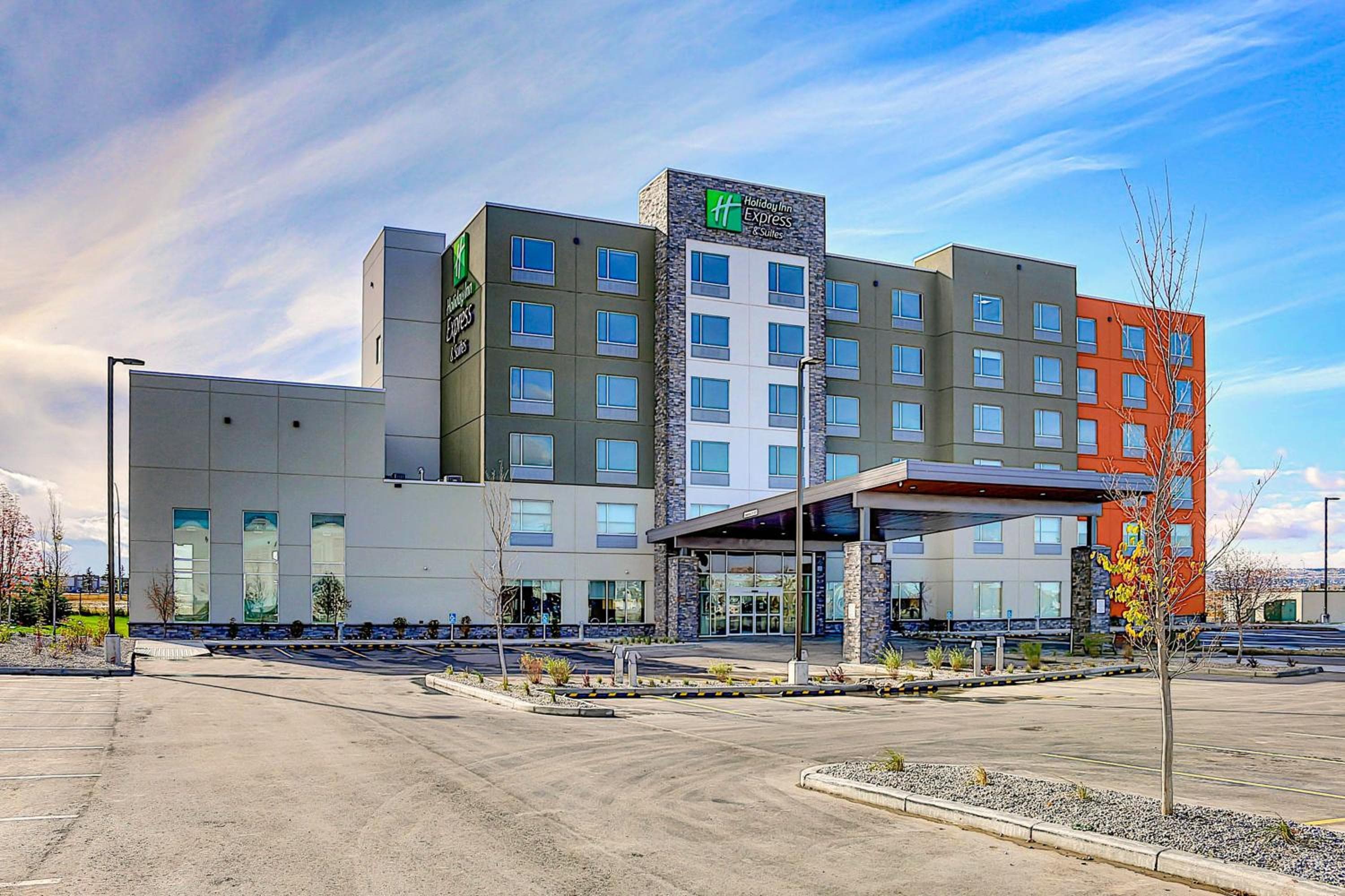 Holiday Inn Express & Suites Calgary Airport Trail NE