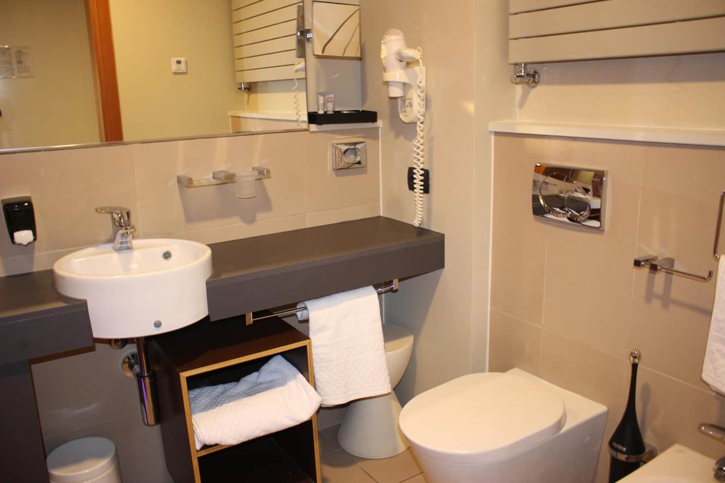 New Ipoint Hotel