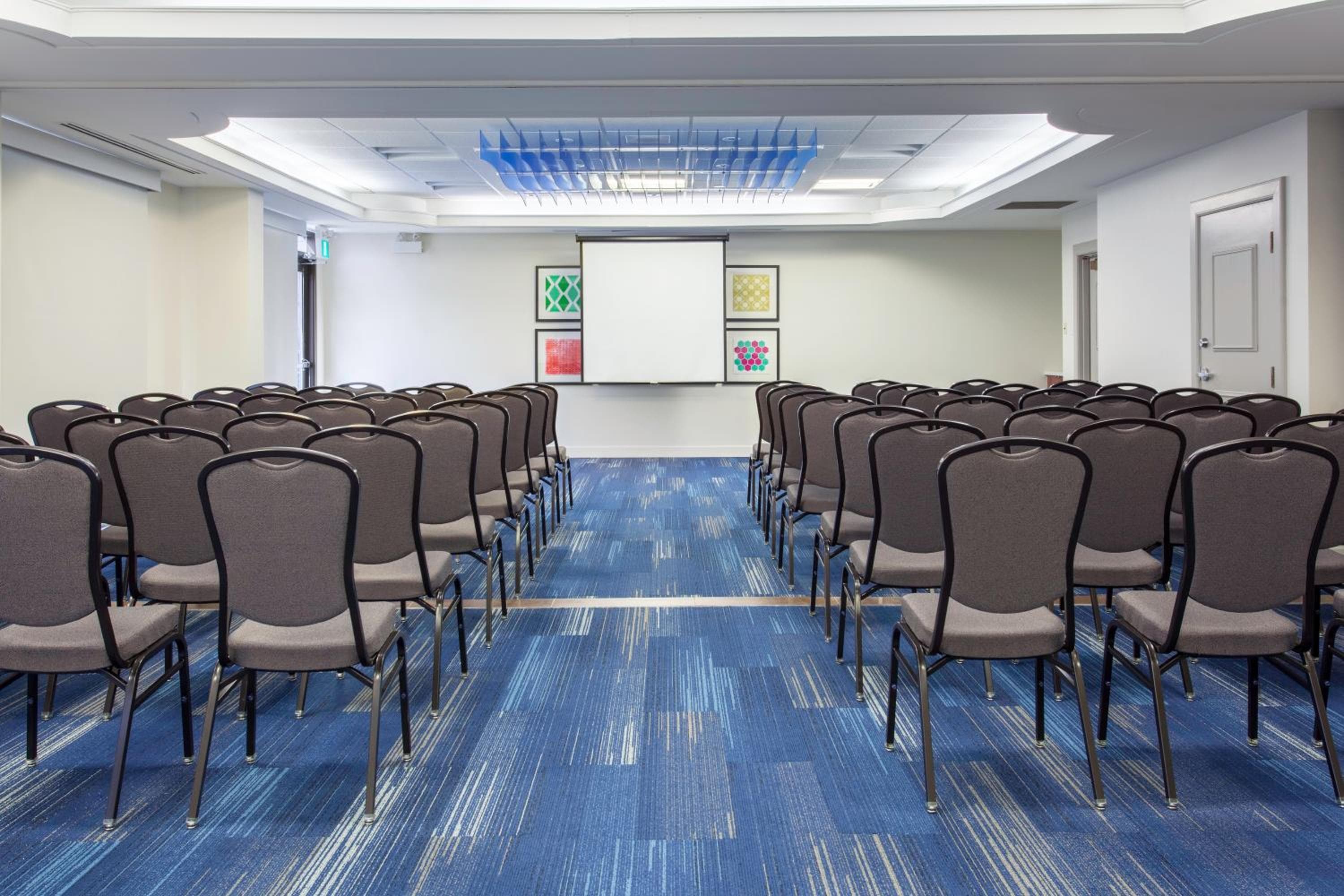 Holiday Inn Express & Suites Mississauga-Toronto Southwest, an IHG Hotel