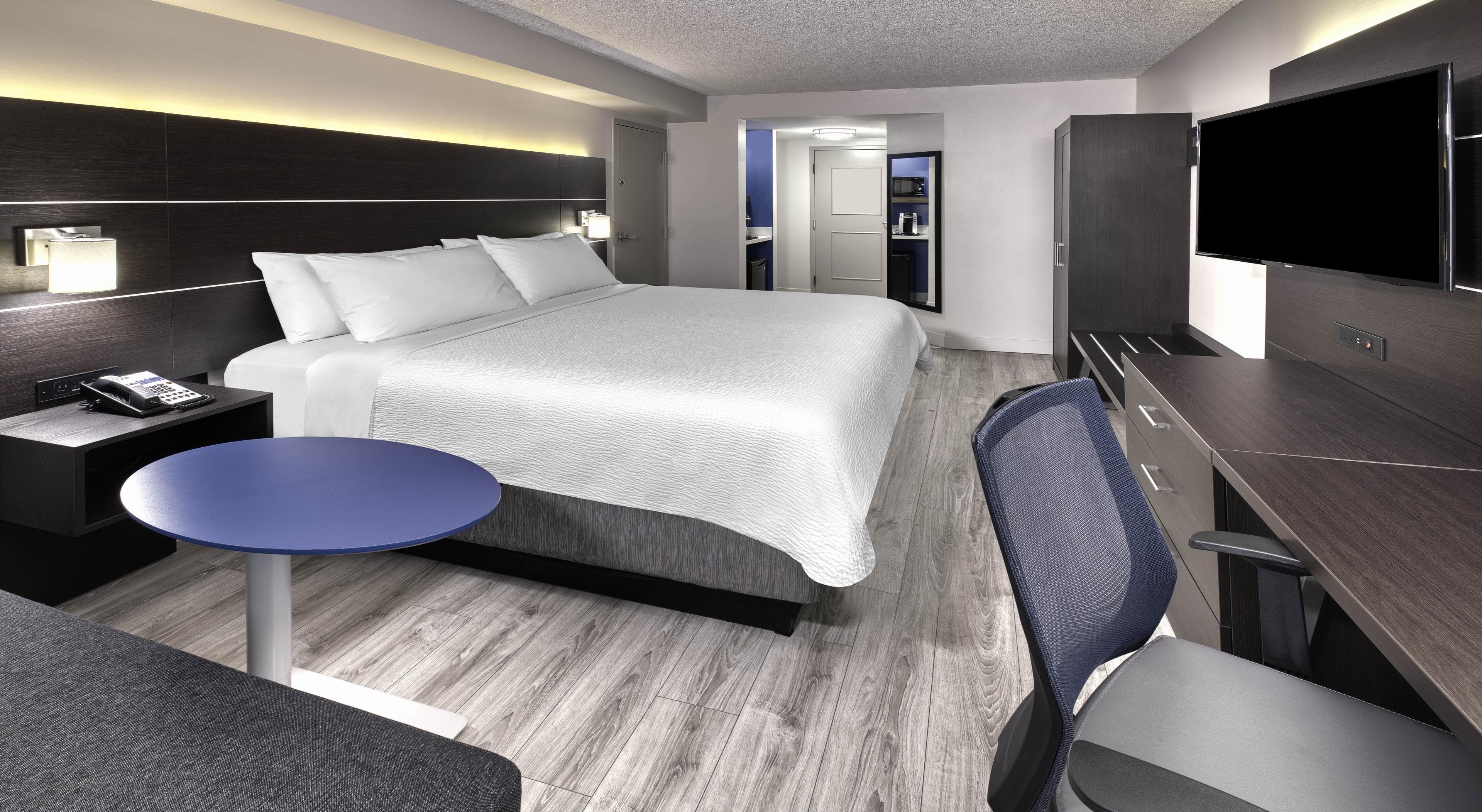 Holiday Inn Express & Suites Mississauga-Toronto Southwest, an IHG Hotel