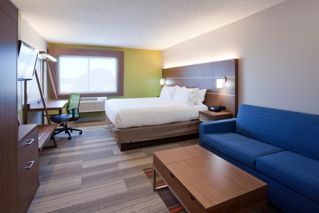 Holiday Inn Express & Suites Minneapolis (Golden Valley)