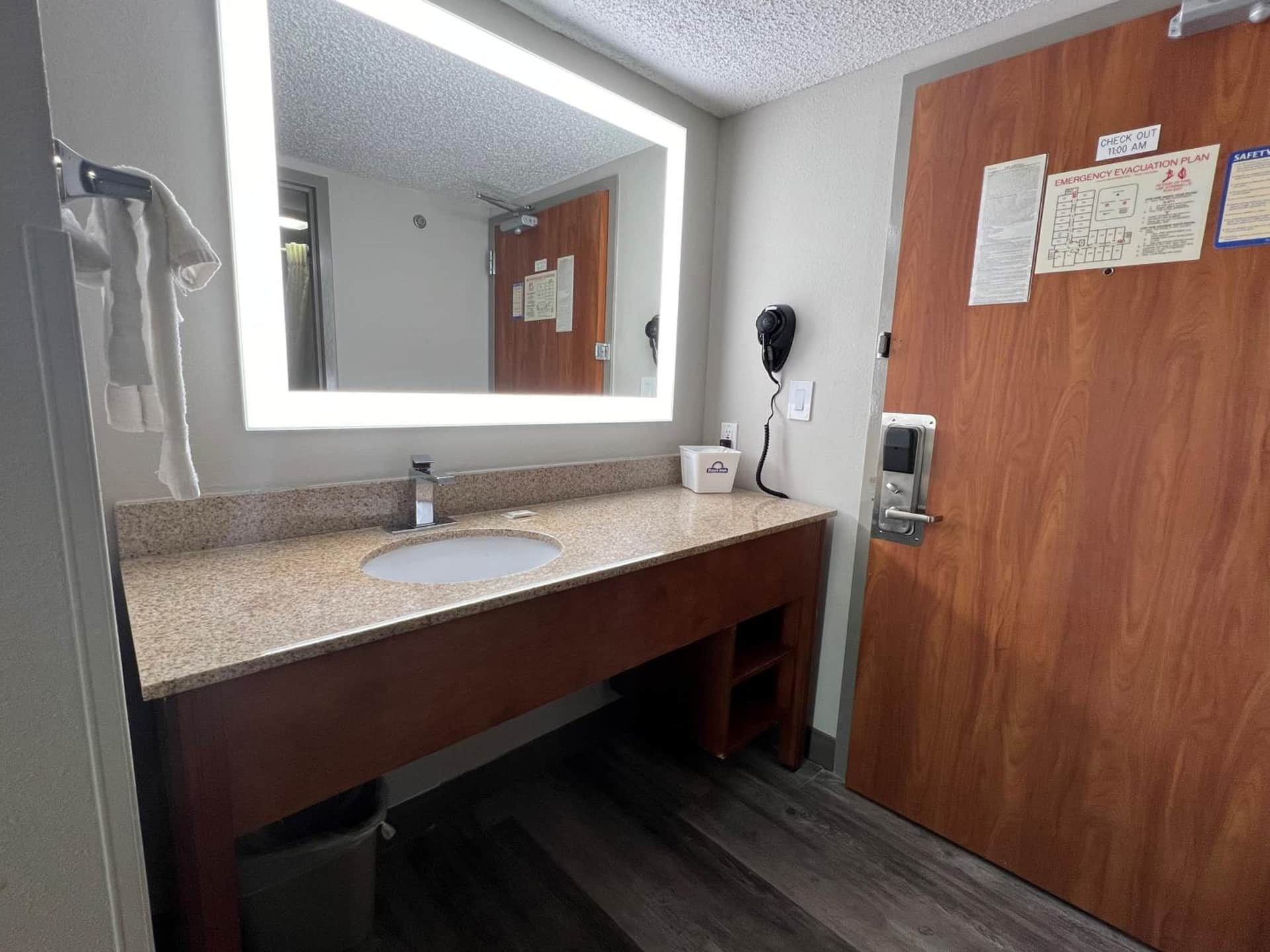 Days Inn by Wyndham Tulsa Central