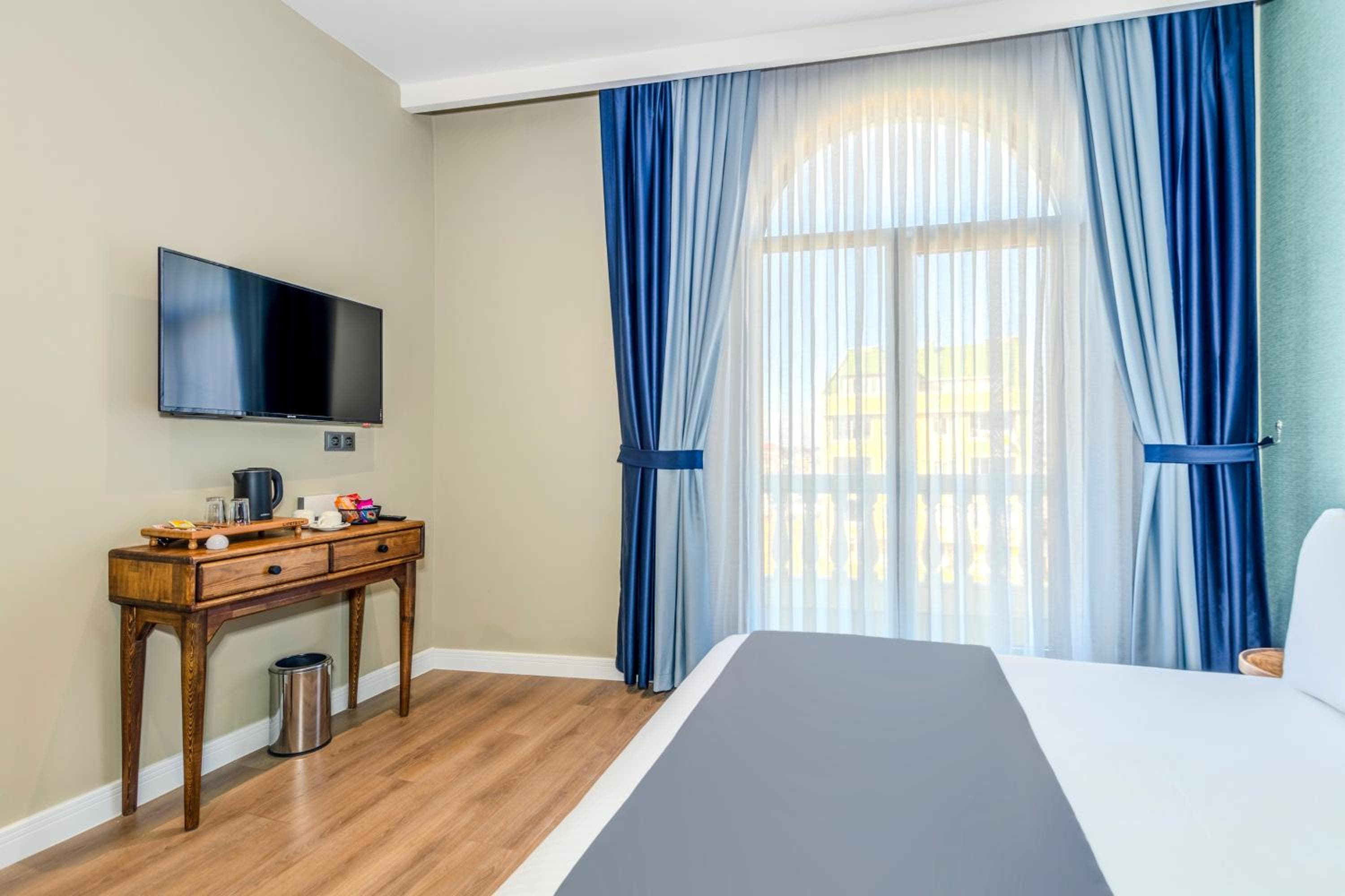 Nenessa Airport Hotel