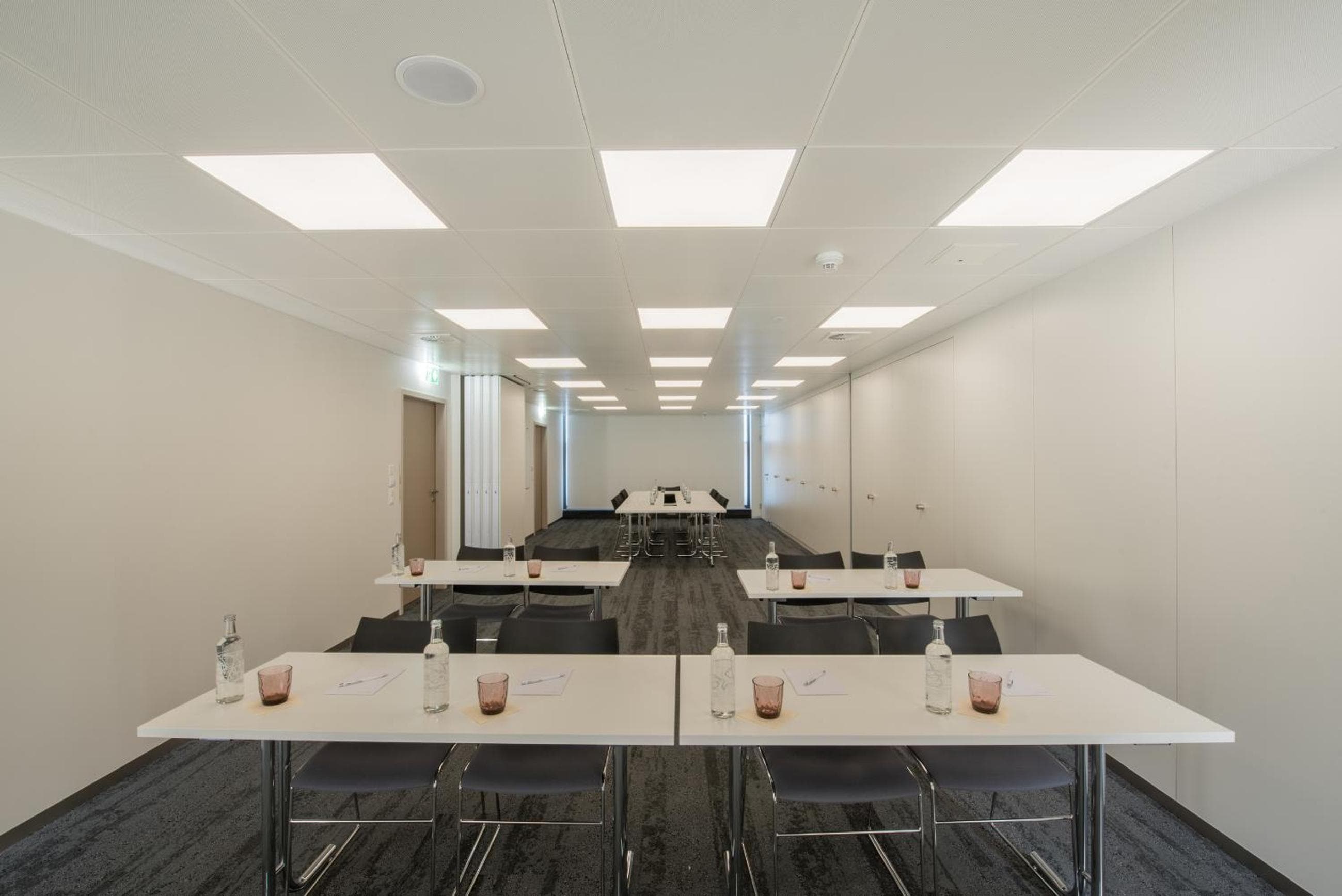 HOTEL illuster - Urban & Local