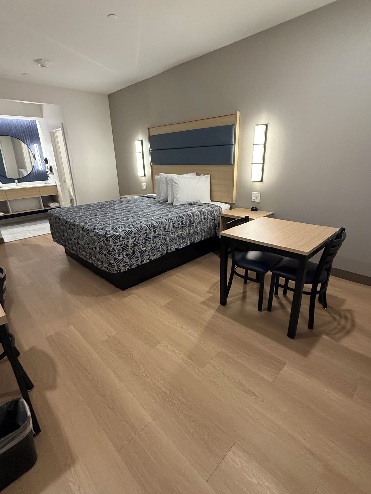 Palace Inn Blue 290 W 43rd & Bingle Rd