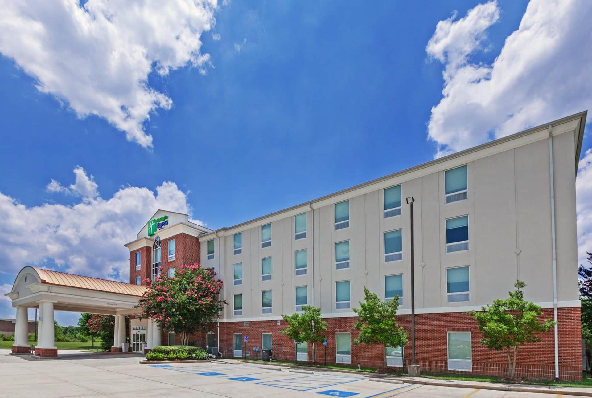 Holiday Inn Express & Suites Baton Rouge East by IHG