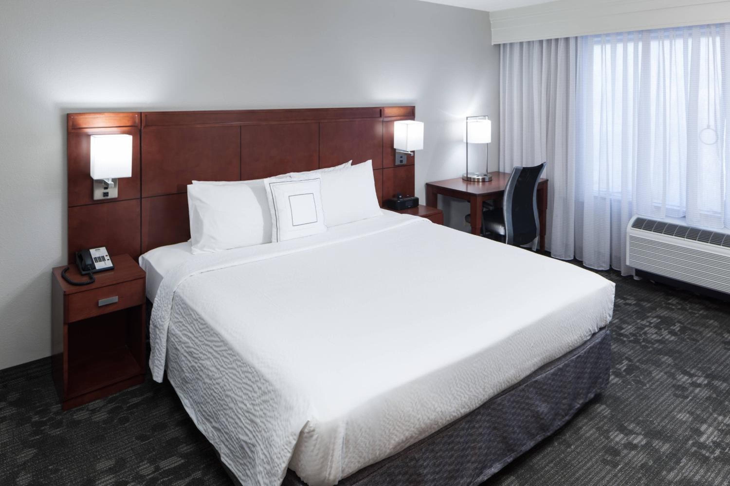 Courtyard by Marriott Alexandria Old Town/Southwest