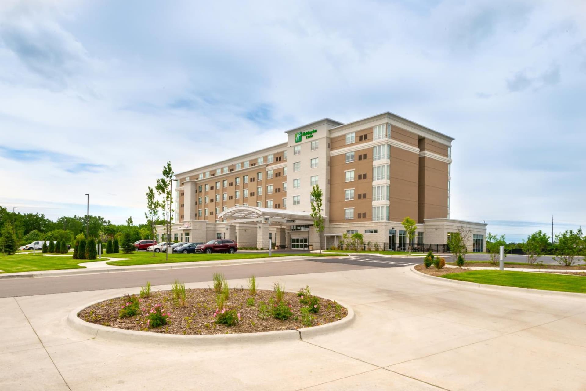 Holiday Inn & Suites Farmington Hills - Detroit NW by IHG