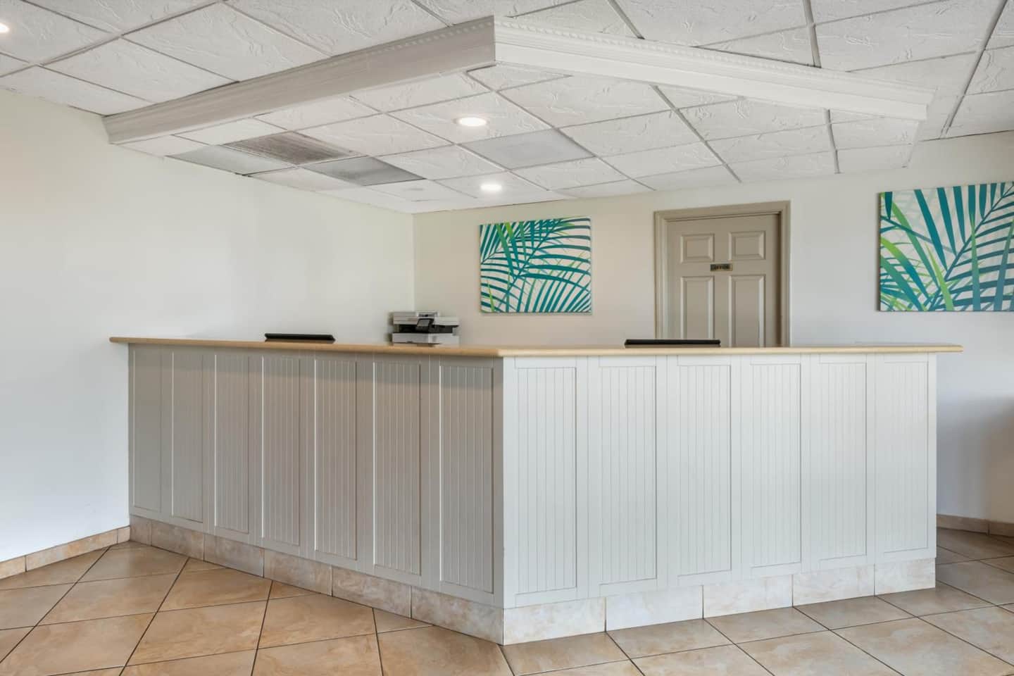 Tropical Winds Oceanfront Hotel